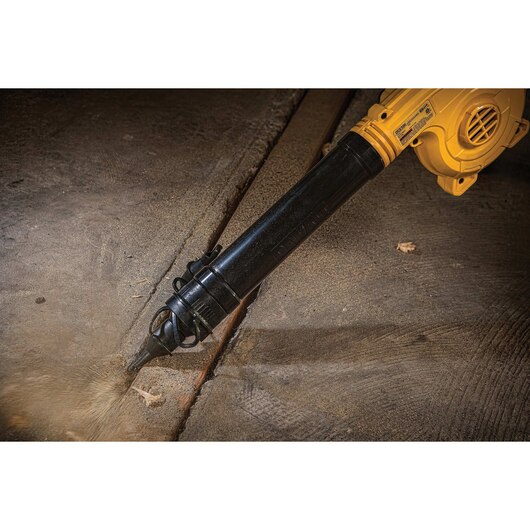 DEWALT 20V MAX* Compact Jobsite Blower Kit