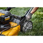 DEWALT 2X20V MAX* XR® Brushless Cordless 21-1/2 in. Rear Wheel Drive Self-Propelled Mower Kit