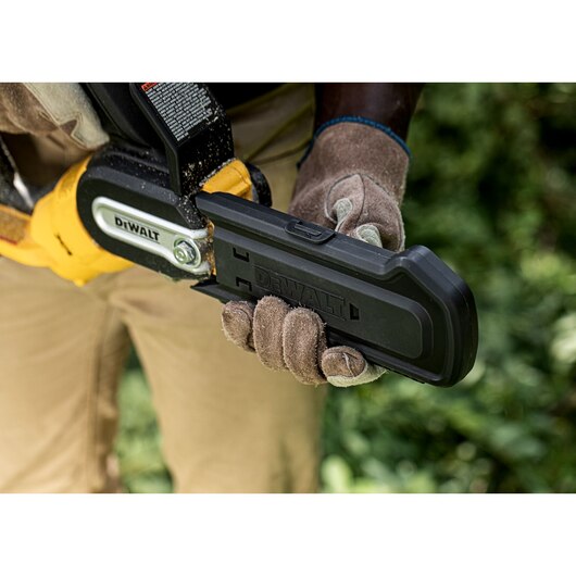 DEWALT 20V MAX* 8 in. Brushless Cordless Pruning Chainsaw (Tool Only)