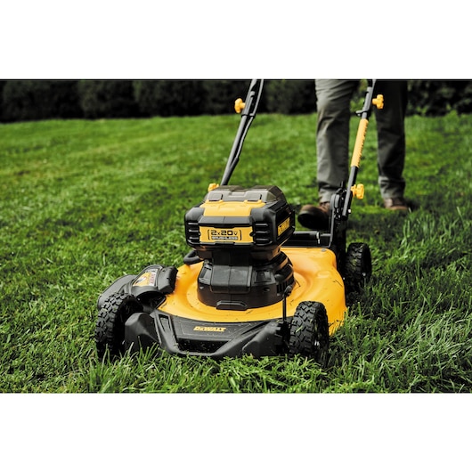 DEWALT 2X20V MAX* 21-1/2 in. Brushless Cordless Push Mower