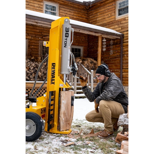 DEWALT Dewalt 38-Ton Horizontal/Vertical Full Beam Hydraulic Log Splitter