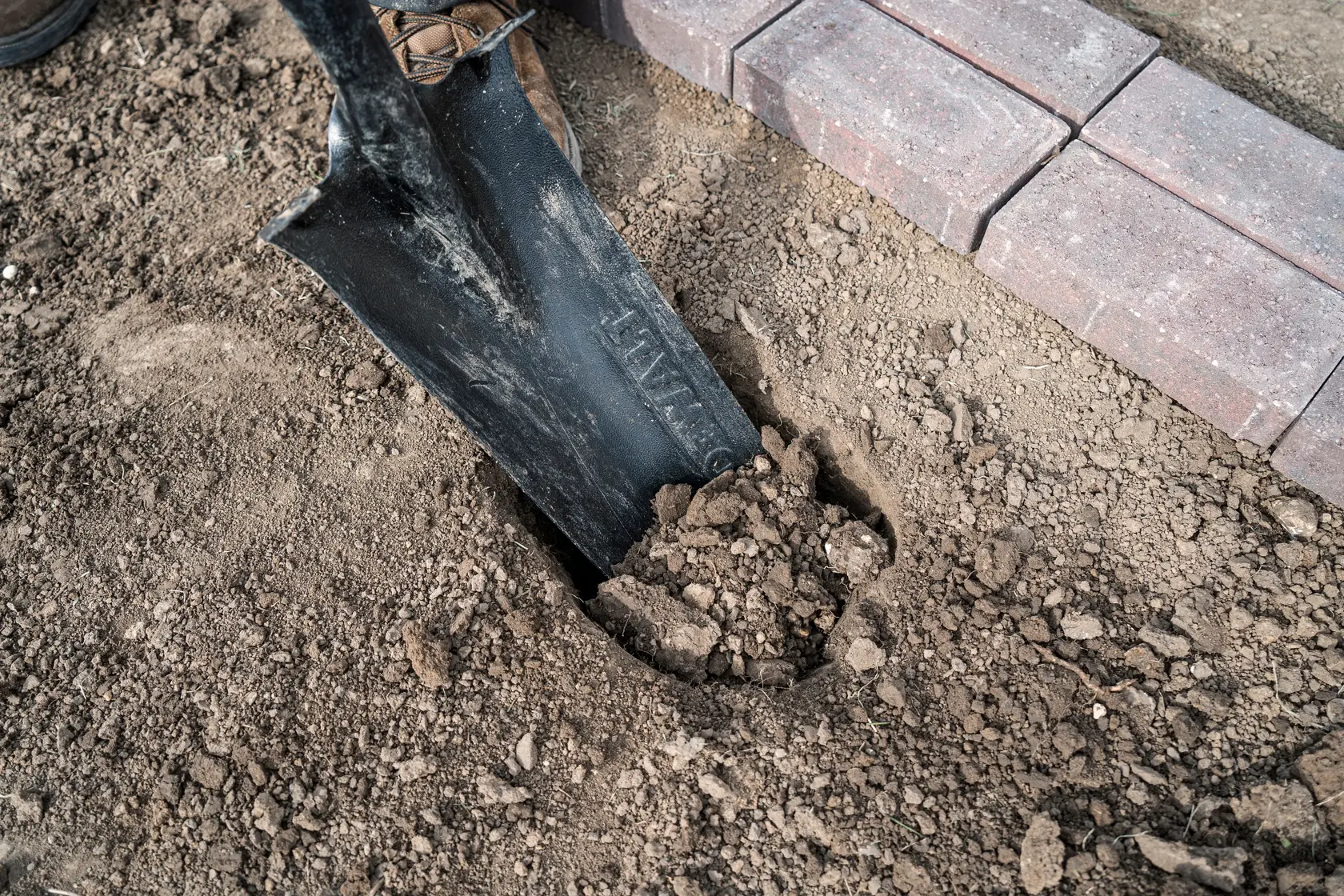 DEWALT® 32-in. Fiberglass D-Handle Drain Spade