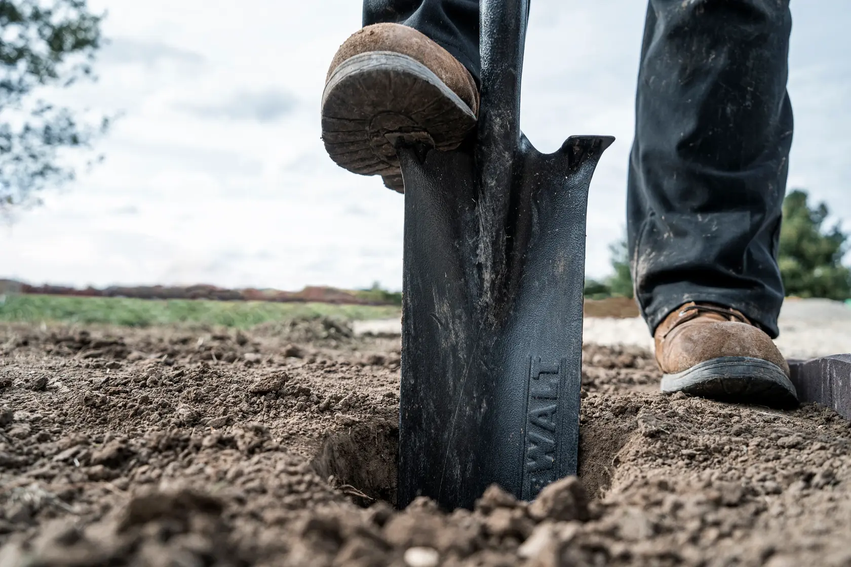 DEWALT® 32-in. Fiberglass D-Handle Drain Spade