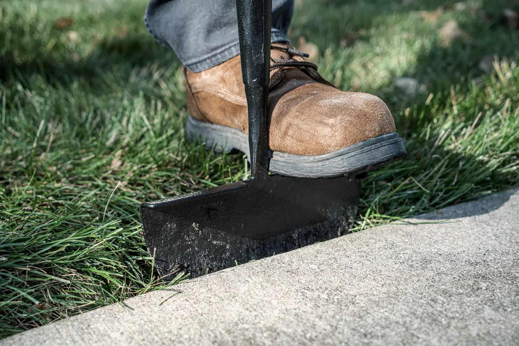 DEWALT® 55-in. Wood Handle Turf Edger