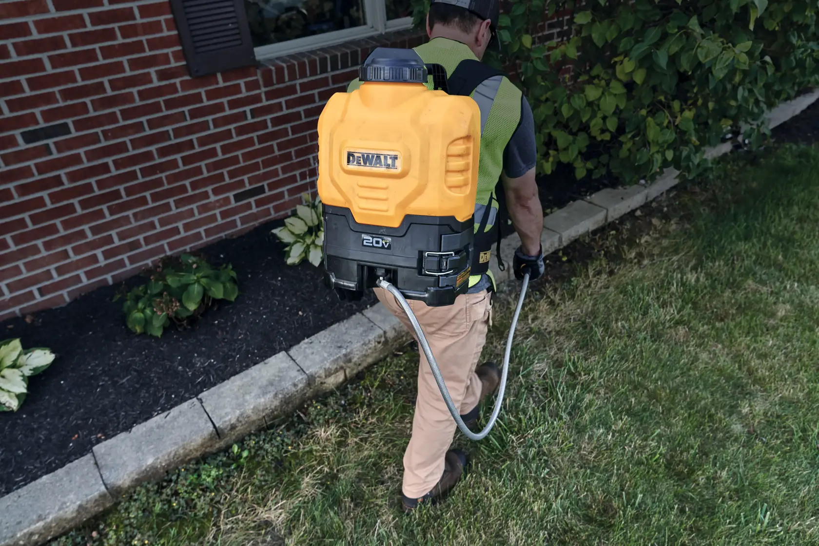 DEWALT® 4 gal. Cordless Backpack Sprayer