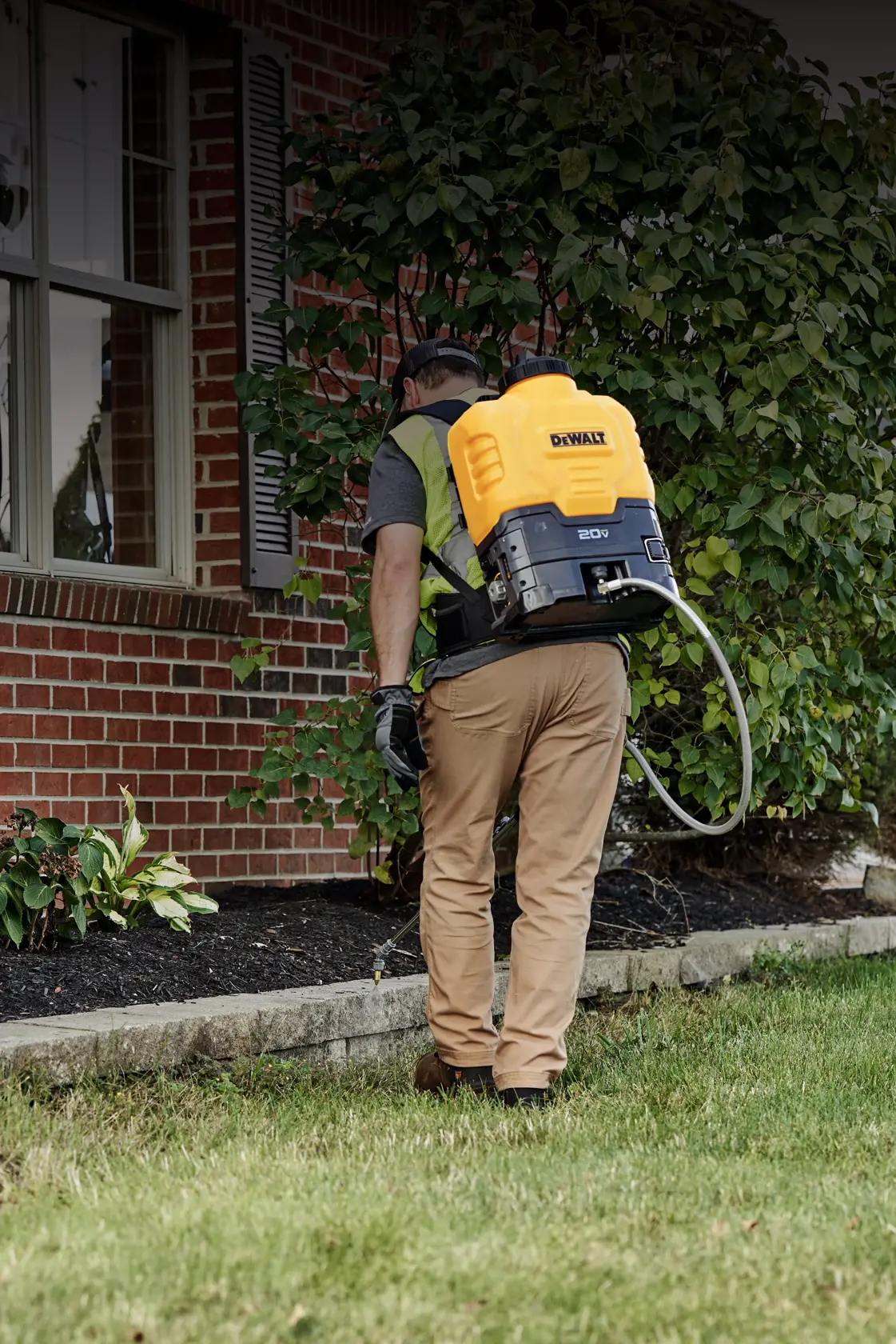 DEWALT® 4 gal. Cordless Backpack Sprayer