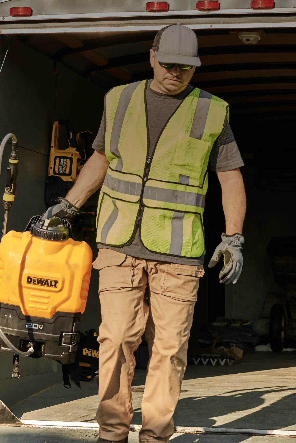 DEWALT® 4 gal. Cordless Backpack Sprayer
